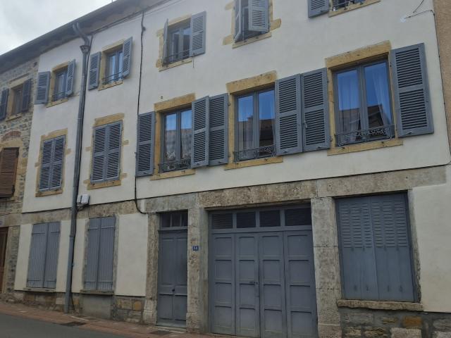 Centre du village appartement de type 4 en duplex