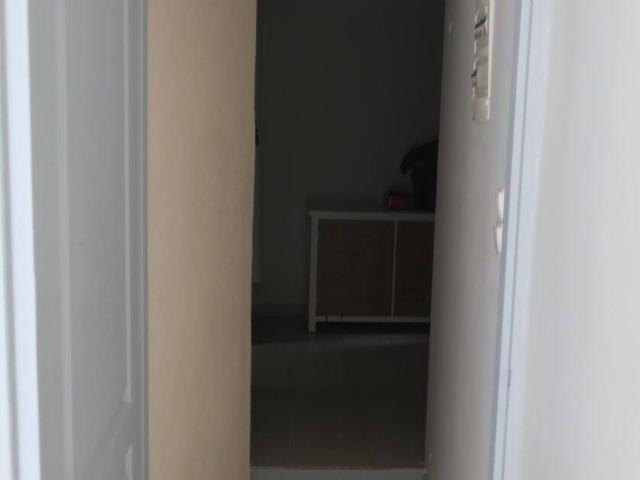 centre historique l'Isle sur la sorgue, appartement t2 rdc, clair