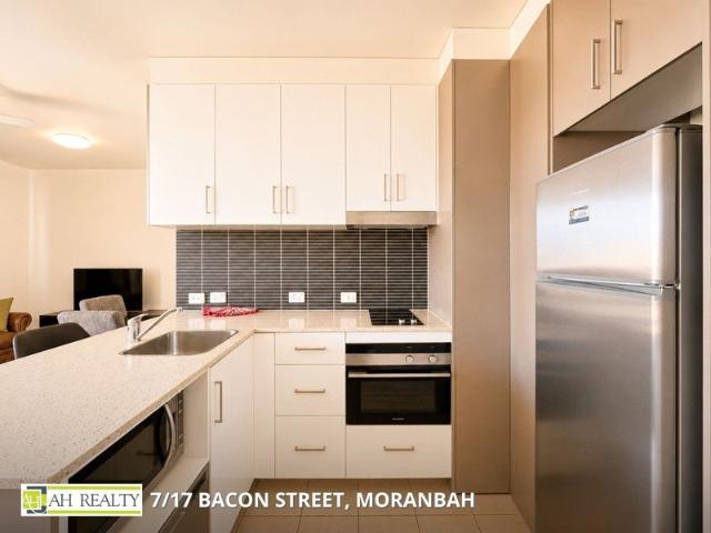 MODERN, FULLY FURNISHED UNIT WITH PRIVATE BALCONY! LOCATED IN THE CENTRE OF TOWN