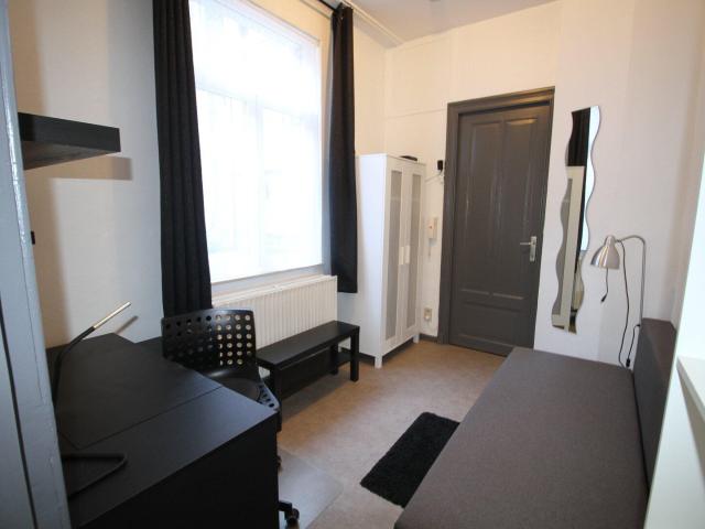 Centre, Médiacité et XX août, 2 beaux studios étudiants