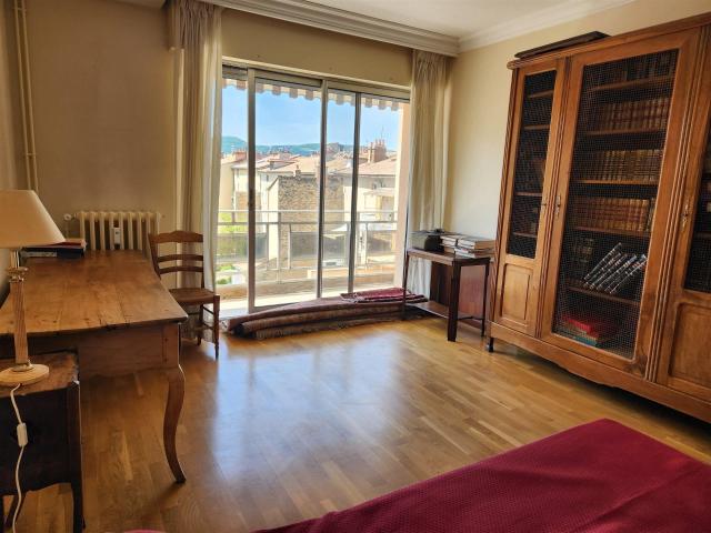Centre Millau, bel appartement 123 m2 traversant, lumineux. 123m² Millau