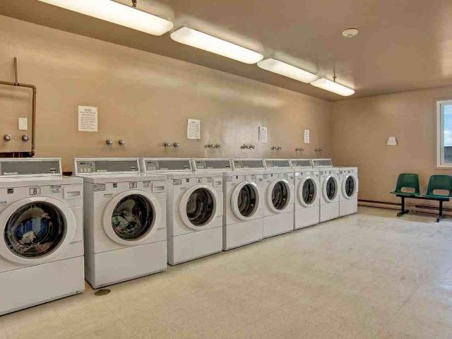 Centre Pointe Plaza 2 Bedroom Apartment for Rent at 2131 Broad St Ofc, Regina, SK S4P 3W4 Core