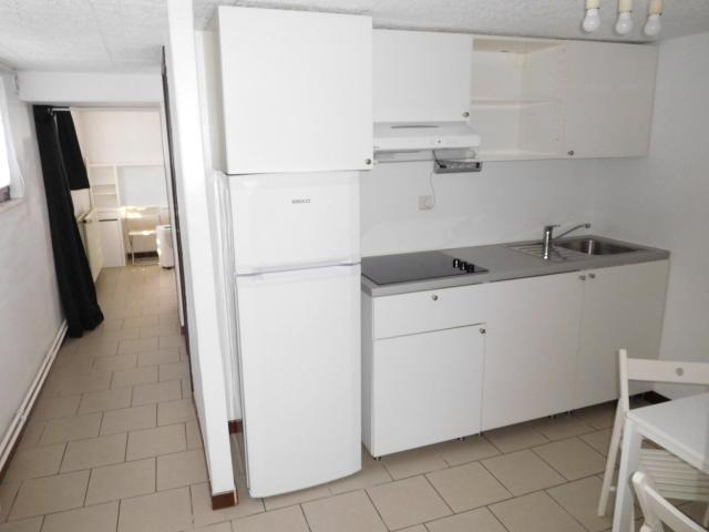 Centre quai St Léonard et XX août 2 beaux stud.étudiants
