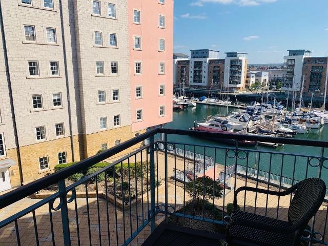 Centre Quay, Bristol BS20, 2 bed flat to rent, £1,400 pcm | PrimeLocation