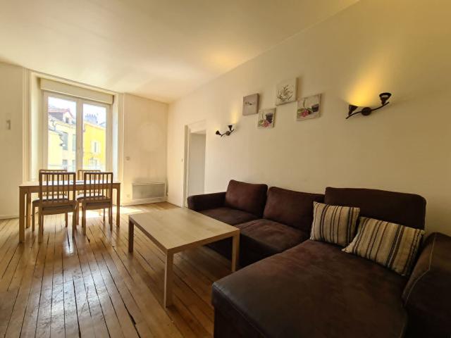 Appartement centre ville avec 3 chambres en bon état