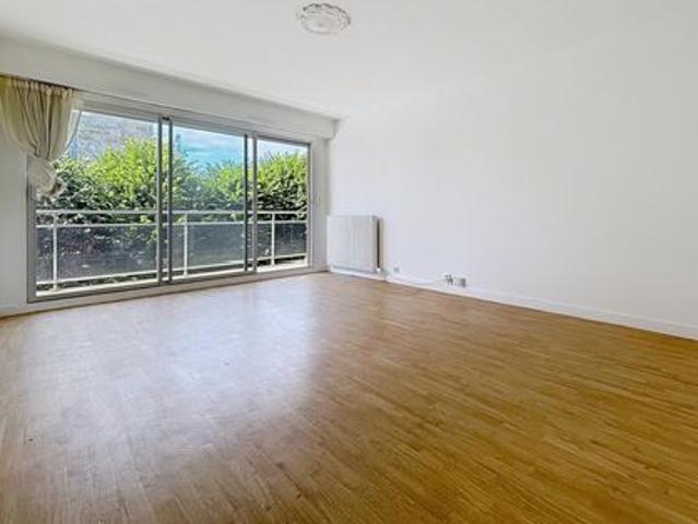 Centre ville, 68m² rénové, vue nature, 3 larges balcons