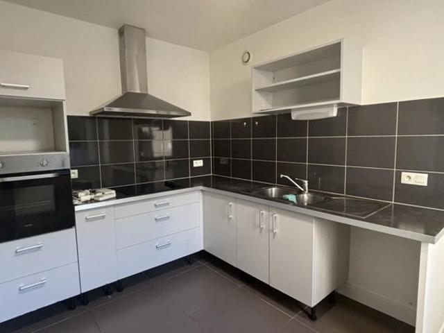 CENTRE VILLE CASTELNAUDARY APPARTEMENT EN REZ DE CHAUSSE TYP