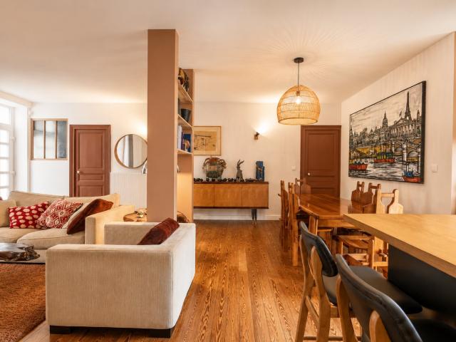 Centre ville à pied T5 au rez de chaussée avec jardin de 1. 105m² Beaune