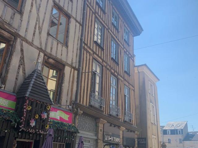 centre ville, à proximité de l'hôtel de ville
