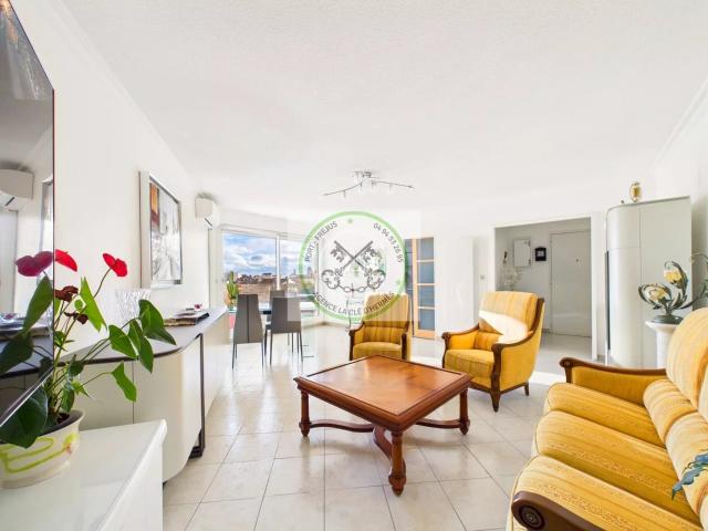 Centre ville appartement 4 pièces à Saint Raphaël avec confo. 93m² Saint Raphaël