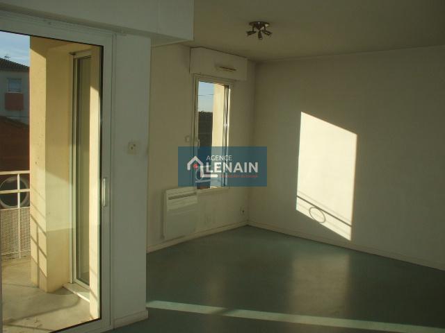 centre ville appartement 68 m² comprenant hall.
