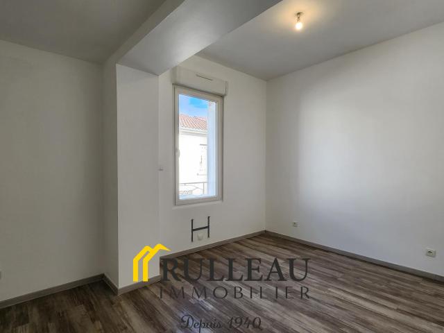 CENTRE VILLE: Appartement T3 rénové + garage