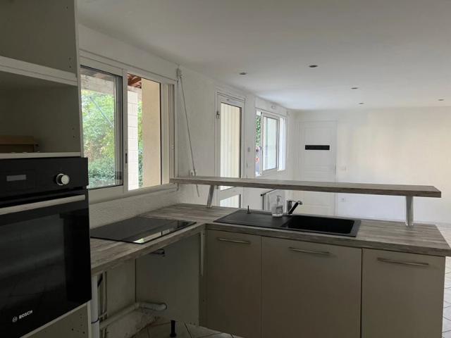 Centre ville D'AUBENAS, Appartement 2 pièces en RDJ