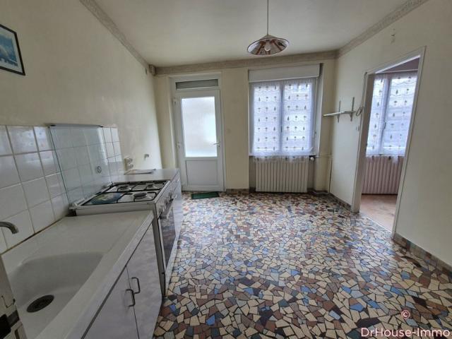 centre ville de GORRON, maison en pierres, 3 chambres avec garage