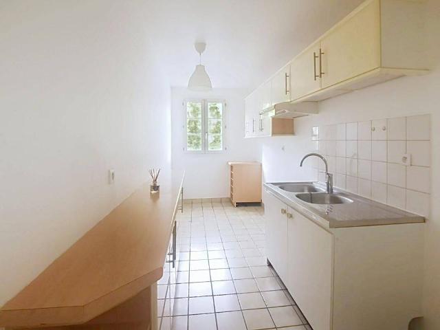 CENTRE VILLE de MELUN, GRAND F3 74m² + PARKING