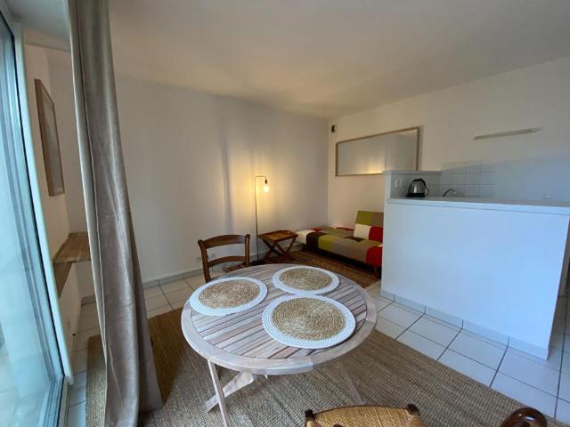 Centre ville de Nantes Studio meublé avec terrasse de 8 m²