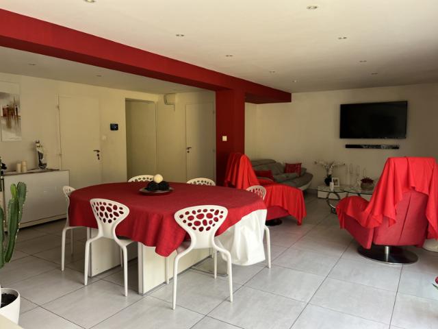 Centre ville de Perpignan, maison de ville 9 pièces, double