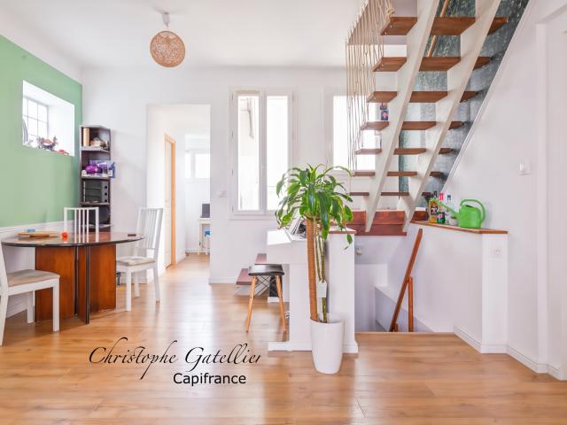 Centre Ville Meulière 2 chambres grande pièce en demi sous sol Jardin – Garage / Atelier – Aucun travaux !
