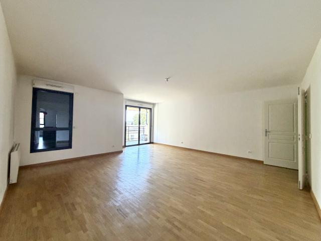 Centre ville Senlis Appartement T3 avec parking et cave
