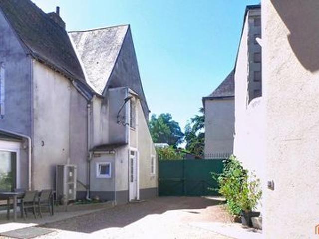 Centre Ville proximité commerces maison familiale avec atelier et dépendances