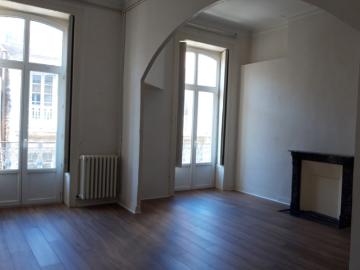 Centre ville, rue de Verdun, grand F4 dans bel immeuble avec