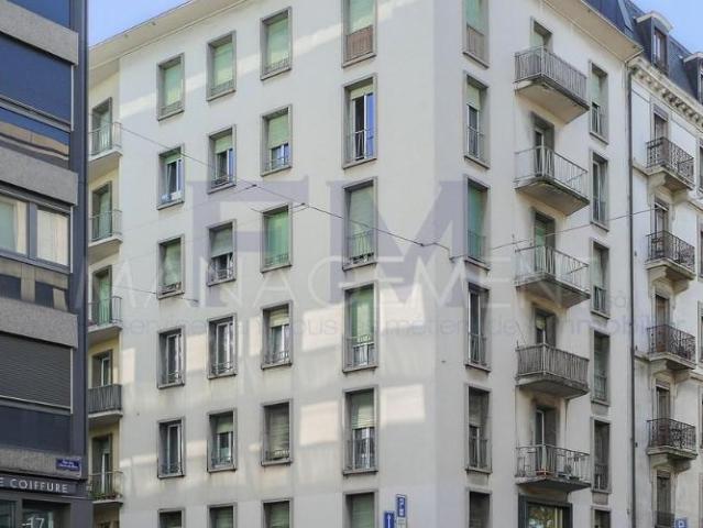 Centre ville, Rue Glacis de Rive, 1.5 pièces au 3ème étage