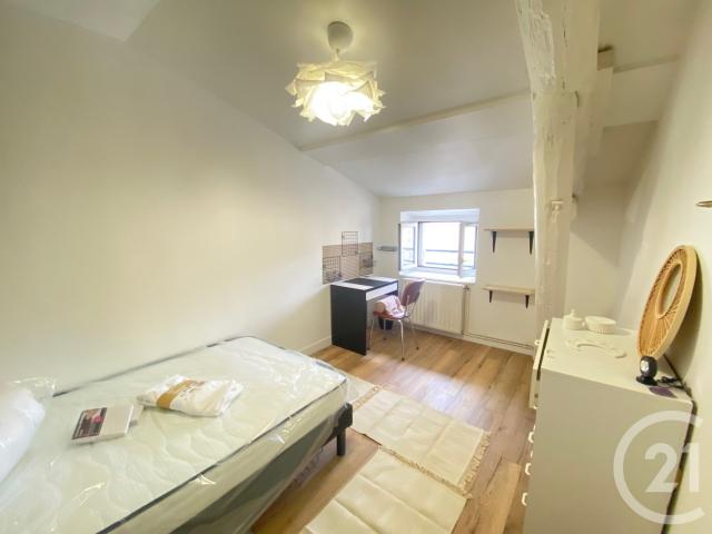 CENTRE VILLE: Venez découvrir ce super duplex de 137 m² de 5 pièces.