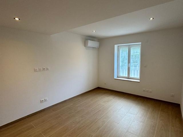 CENTRE VILLE VERPILLIERE APPARTEMENT T3 DULEX NEUF AVEC UNE PLACE DE PARKING