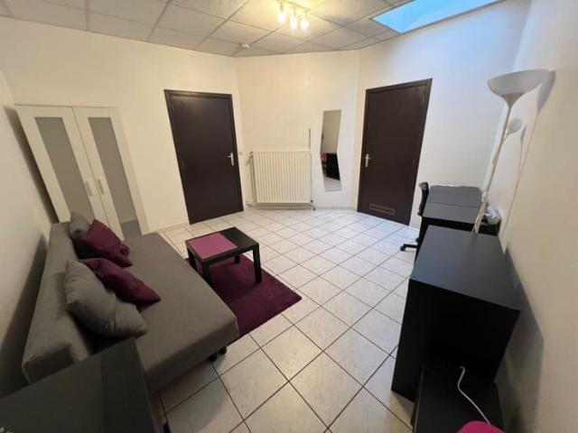 Centre XX août/Grétry, reste 2 beaux studios étudiants