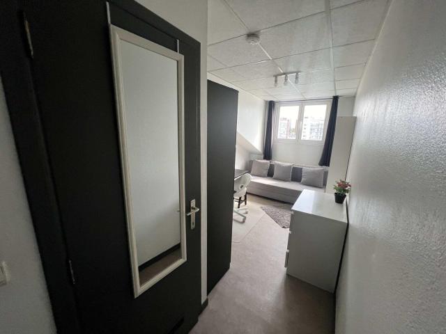 Centre XX août/Grétry, reste 2 beaux studios étudiants