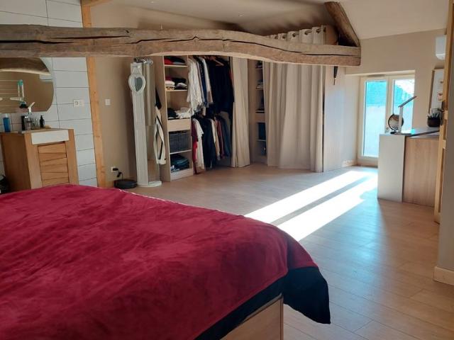 CENTRE YENNE MAISON DE 150 M² AVEC PETITE COUR