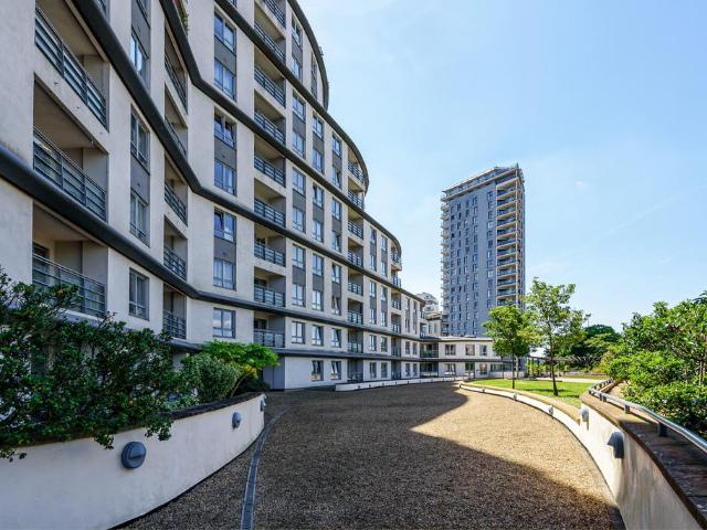 Centrium, Station Approach, Woking, GU22 1 bed flat to rent £1,300 pcm £300 pw
