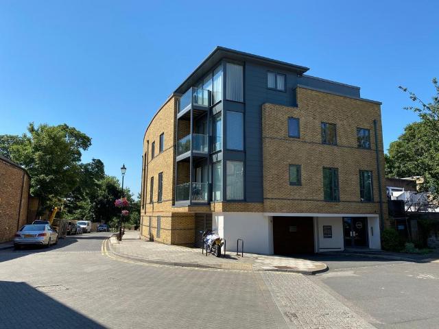 Centric, Windsor 1 bed flat to rent £1,850 pcm £427 pw