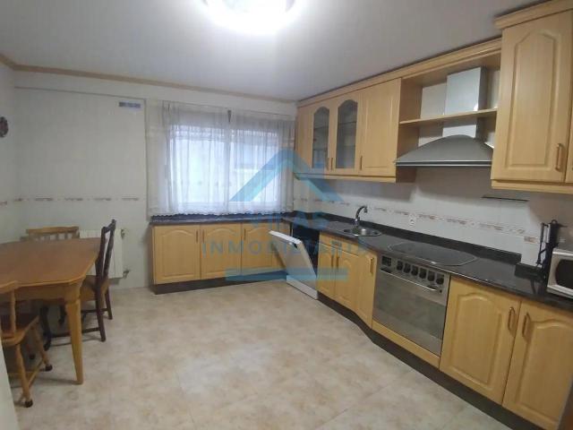 CENTRICA Y AMPLIA VIVIENDA EN RUA TRAVESA