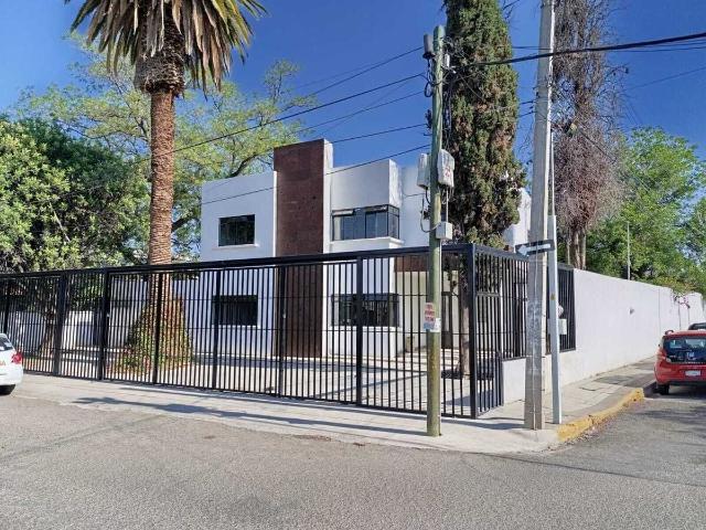 Céntrica Casa en Renta