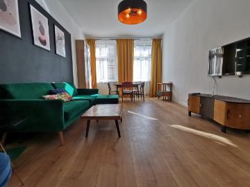 Centrum! 3 pokoje, balkon, osobna kuchnia!