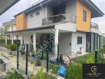 Century21 Işıltı'dan Kuşadasında Kiralık Villa