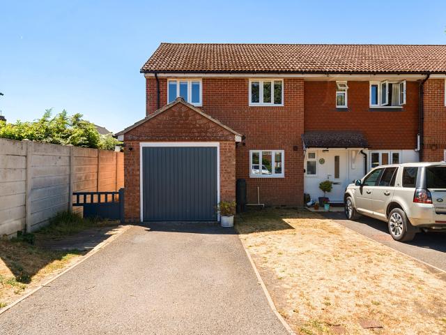 Century Cottages Glen Close Hindhead, Hindhead 3 bedrooms Property for lettings Seymours