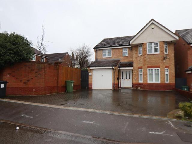Century Drive, Willenhall 4 bed detached house to rent £4,000 pcm £923 pw