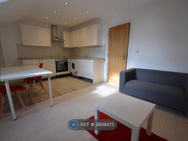 Century House, Leicester LE2, 2 bed flat to rent, £995 pcm | PrimeLocation
