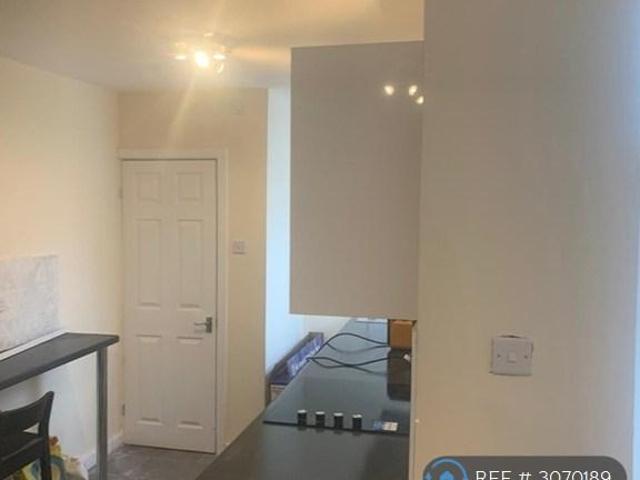 Century Street, Stoke On Trent, ST1 1 bed flat to rent £575 pcm £133 pw