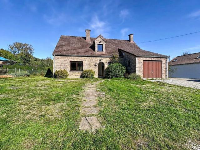 Century 21 Masure vous propose cette spacieuse maison située