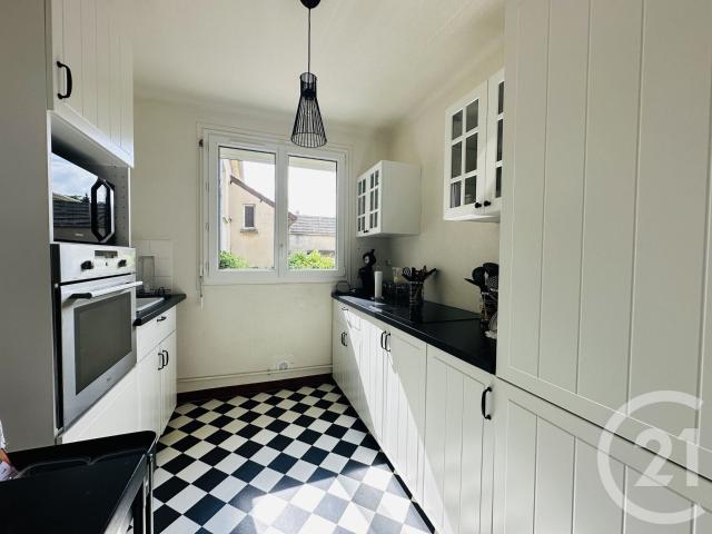 Century 21 Cabinet de Loynes vous propose à la vente à FALAI. 64m² Falaise