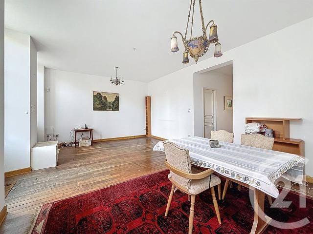 Century 21 Lure vous propose en exclusivité cette charmante. 207m² Lure