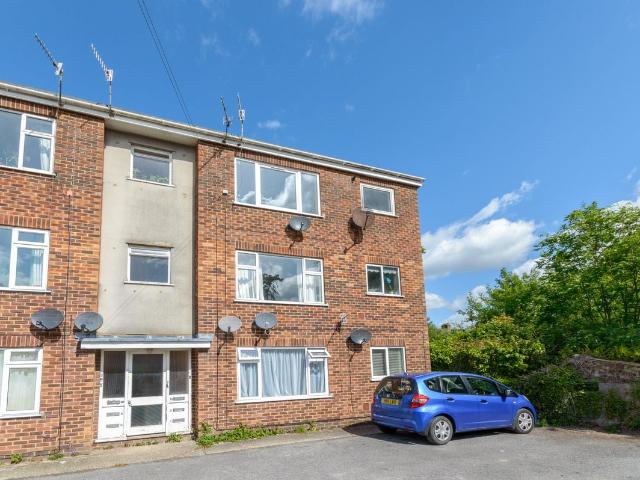 Centurion Close, Salisbury SP2, 2 bed property to rent, £950 pcm | PrimeLocation