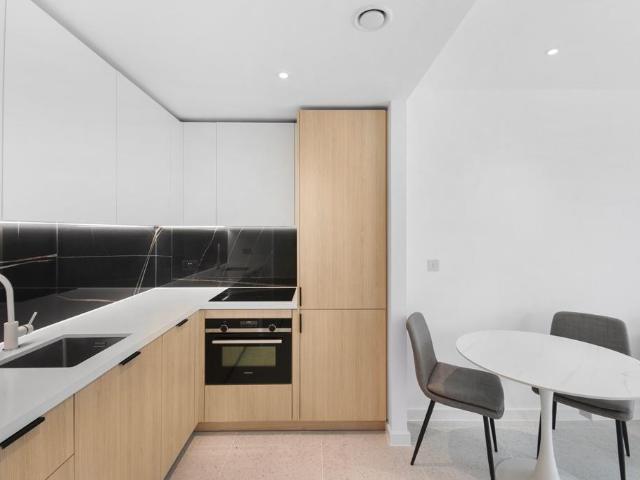 Cendal Crescent London E1 Studio to rent £2,015 pcm £465 pw