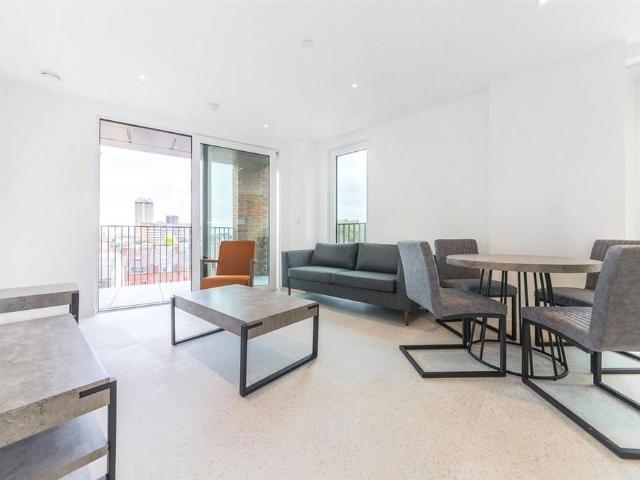 Cendal Crescent, London E1 2 bed flat to rent £3,100 pcm £715 pw