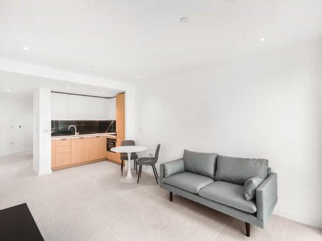 Cendal Crescent London E1
