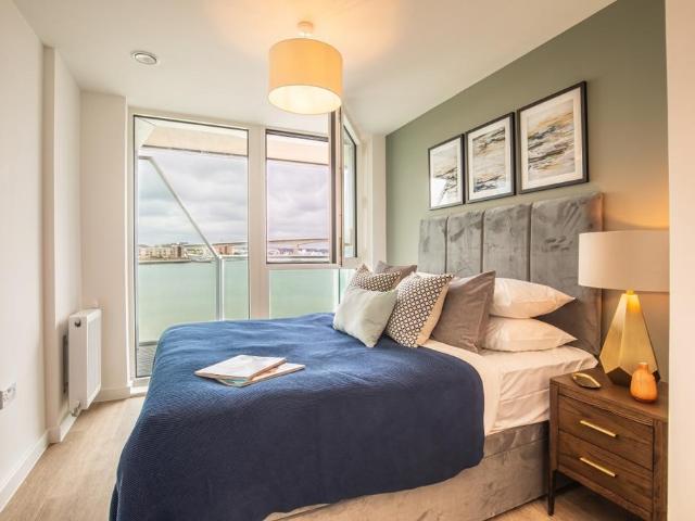 Cenetary Plaza Southampton SO19 1 bed apartment to rent £1,520 pcm £351 pw