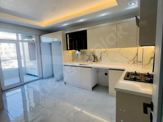 CENGİZLER GAYRIMENKUL'den K. KUMKÖPRÜ'de SATILIK 4+1 DAİRE
